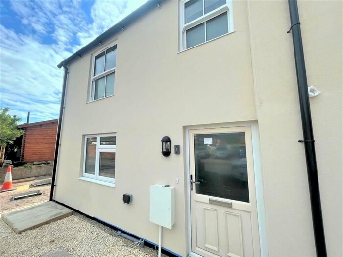 2 Bedroom End Of Terrace House To Rent In Newbury, Berkshire, RG14