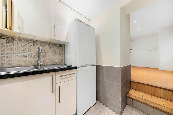 1 Bedroom Flat To Rent In Oakhill Road, East Putney, London, SW15