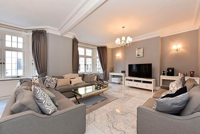 4 Bedroom Flat For Sale In Weymouth Street, Marylebone, London, W1W