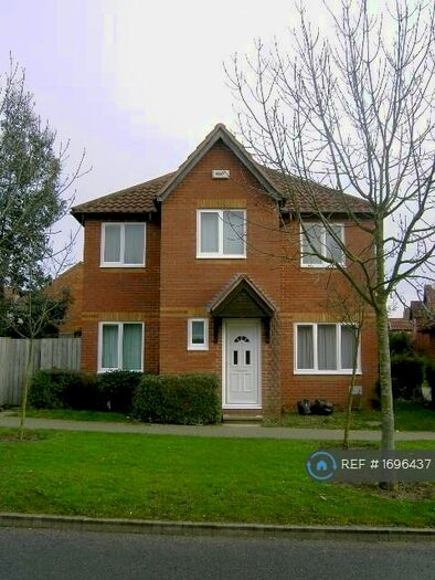 3 Bedroom Semi-Detached House To Rent In Cressey Avenue, Milton Keynes, MK5