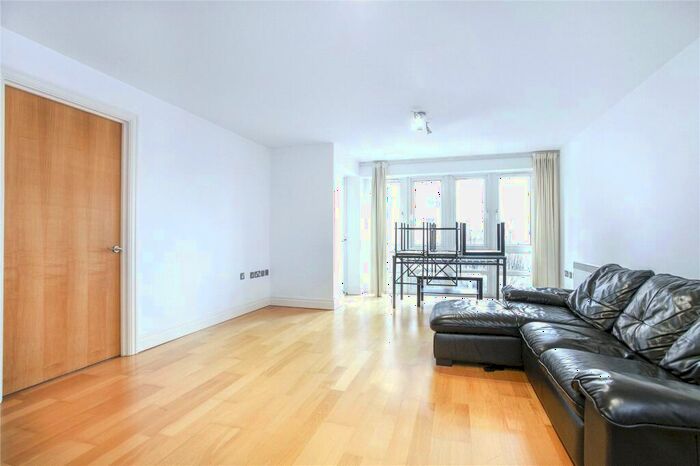 3 Bedroom Apartment To Rent In St Davids Square, London, England, E14