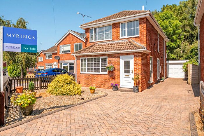 3 Bedroom Detached House For Sale In Tennyson Avenue, Harrogate, HG1