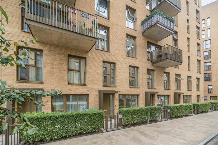 3 Bedroom Flat For Sale In Moorhen Drive, London, NW9