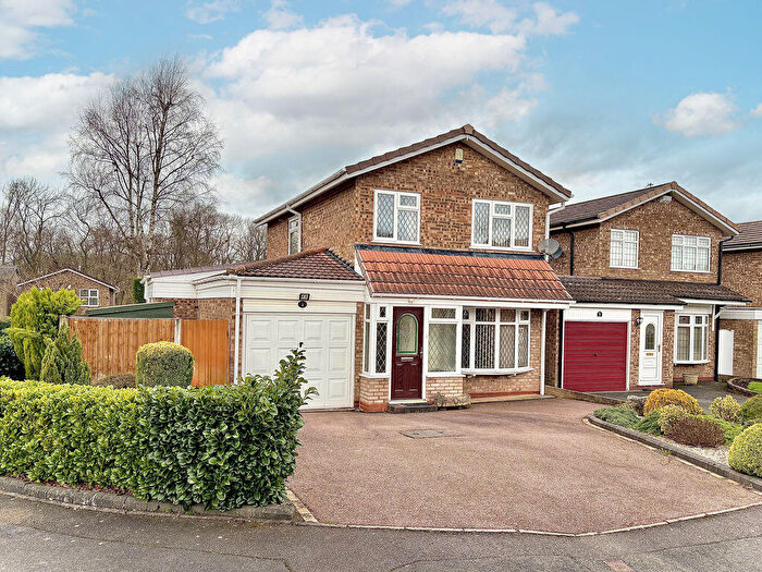 3 Bedroom Link Detached House For Sale In Jackdaw Close, Sedgley, DY3