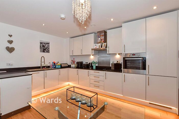 2 Bedroom Flat For Sale In Rosalind Drive, Maidstone, Kent, ME14