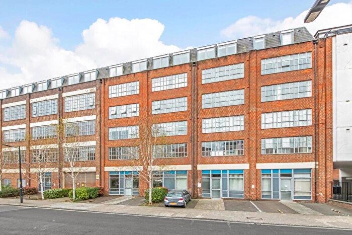 2 Bedroom Apartment For Sale In Peckham Grove, Peckham London, SE15