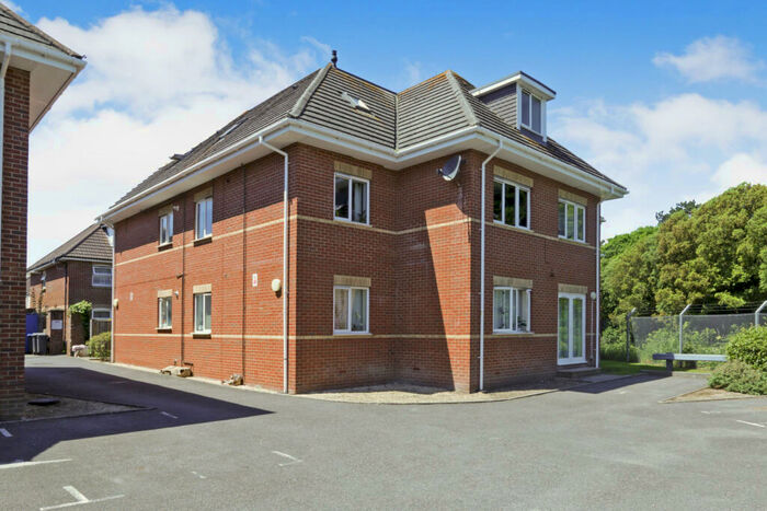 2 Bedroom Flat To Rent In Warwick Road, BH7