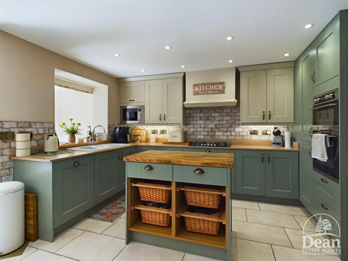 4 Bedroom Detached House For Sale In Causeway Road, Cinderford, GL14