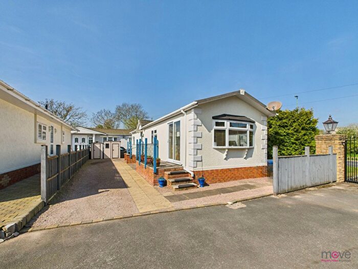 2 Bedroom Mobile/park Home For Sale In Gloucester Road, Staverton, GL51