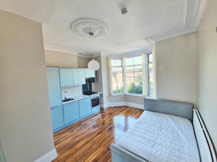 Studio To Rent In Ecclesall Road, Sheffield, S11