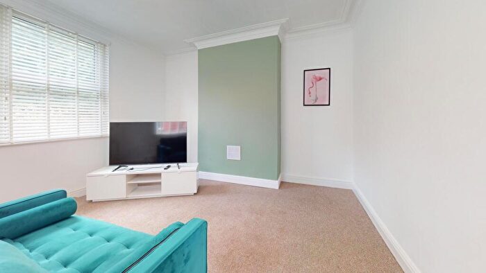 2 Bedroom House To Rent In Vicarage Avenue, Leeds, LS5