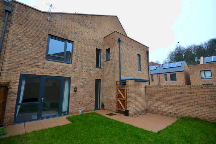 2 Bedroom Semi Detached House To Rent In Castle Croft Drive, Sheffield, S2