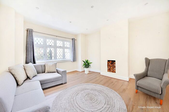3 Bedroom Terraced House To Rent In St James's Drive, Wandsworth Common, SW17