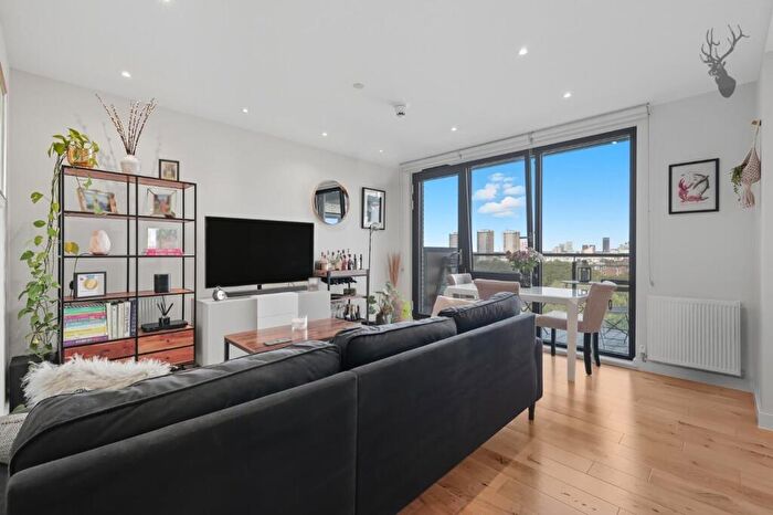 3 Bedroom Apartment For Sale In Regalia Point, Bethnal Green, E2