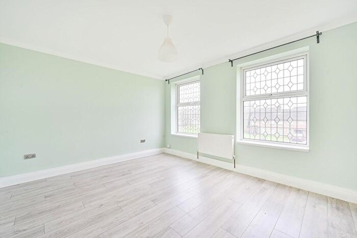 5 Bedroom Semi-Detached House To Rent In Moyne Place, West Twyford, London, NW10