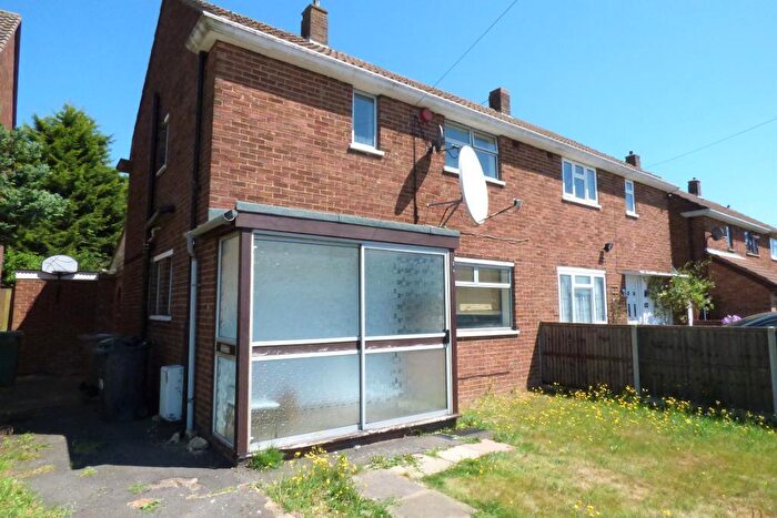 3 Bedroom Semi Detached House To Rent In Littlefield Road, Luton, LU2
