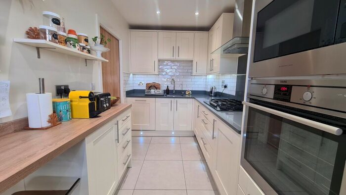 3 Bedroom Semi-Detached House To Rent In Raven Drive, Maidenhead, SL6