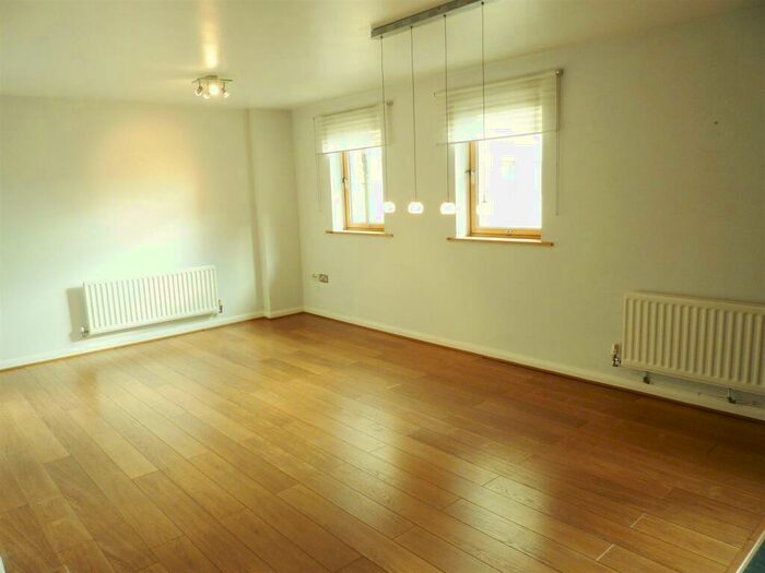 3 Bedroom Flat To Rent In Estuary House, Lower Burlington Road