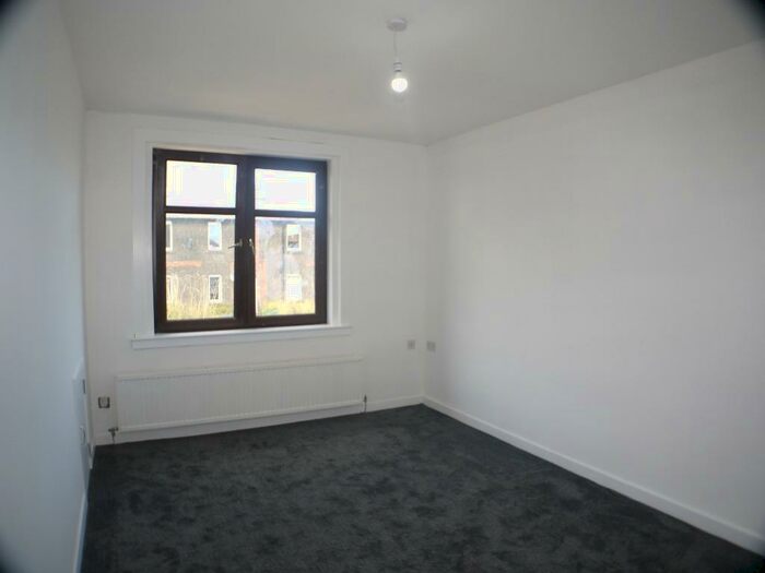 3 Bedroom Flat To Rent In Drum Road, Kelty, KY4