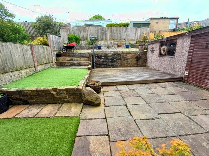 2 Bedroom Semi-Detached Bungalow For Sale In Farndale Road, Bradford, BD15