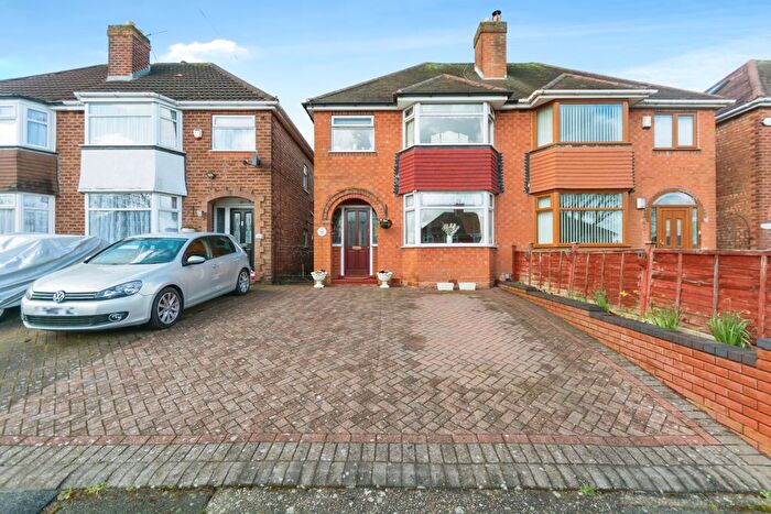 3 Bedroom Semi-Detached House For Sale In Clay Lane, Birmingham, West Midlands, B26