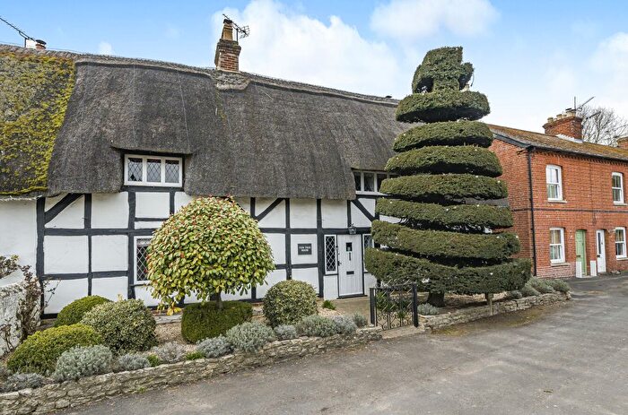 3 Bedroom Semi-Detached House For Sale In Romsey Road, Kings Somborne, Stockbridge, Hampshire, SO20