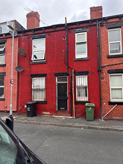 2 Bedroom Terraced House To Rent In Runswick Avenue, Leeds, LS11