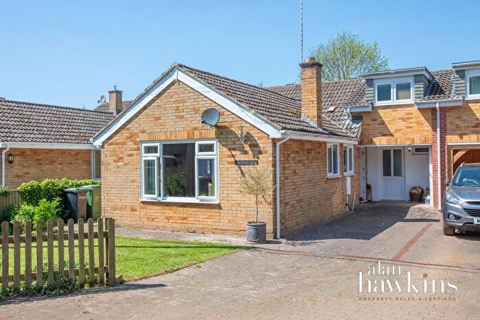 3 Bedroom Terraced House For Sale In Orchard Lane, Tockenham, SN4
