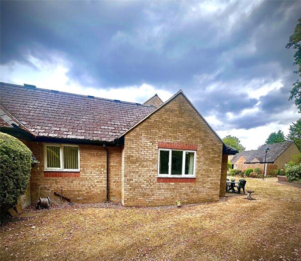 2 Bedroom Bungalow For Sale In Hendon Grange, Leicester, LE2