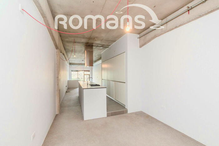 2 Bedroom Apartment To Rent In Lakeshore Drive, Bristol, BS13