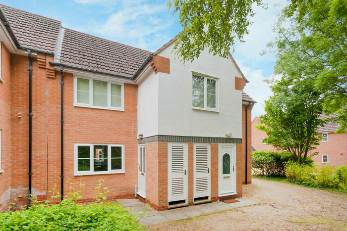 2 Bedroom Apartment To Rent In Bishops Court, Marston, OX3