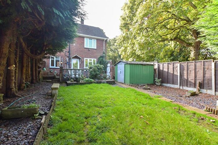 3 Bedroom Semi-Detached House For Sale In Hurricane Road, West Malling, Kent, ME19