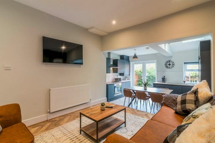 6 Bedroom Terraced House To Rent In Albert Grove, Lenton, NG7