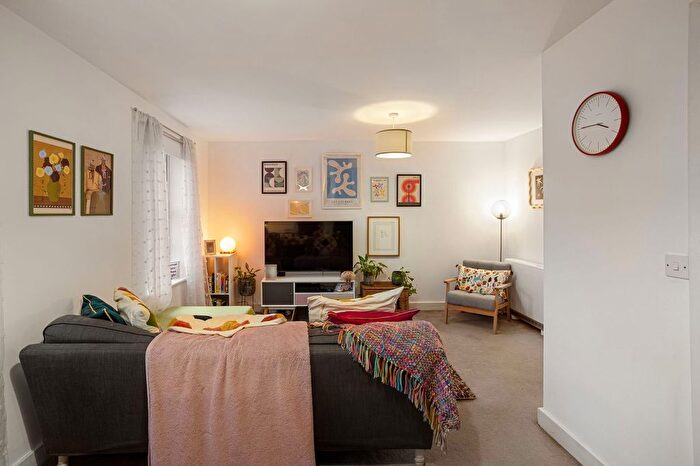 2 Bedroom Flat For Sale In Waterside Gardens, York, YO31