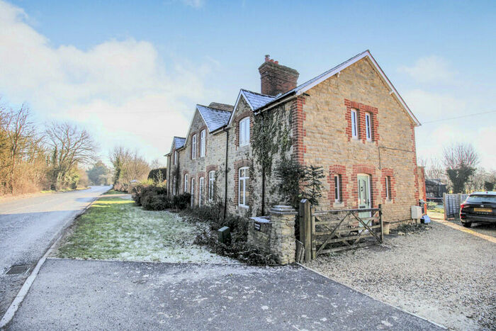 4 Bedroom Cottage For Sale In London Road, Fairford, GL7