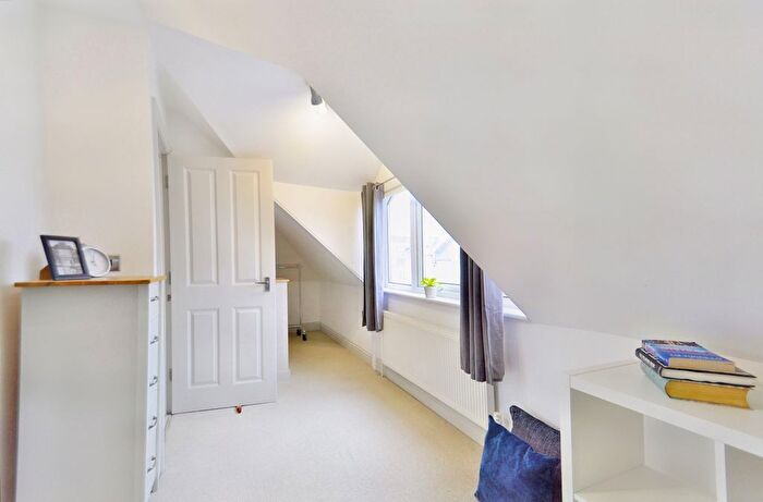 1 Bedroom Maisonette To Rent In Acton Lane, Chiswick, W4