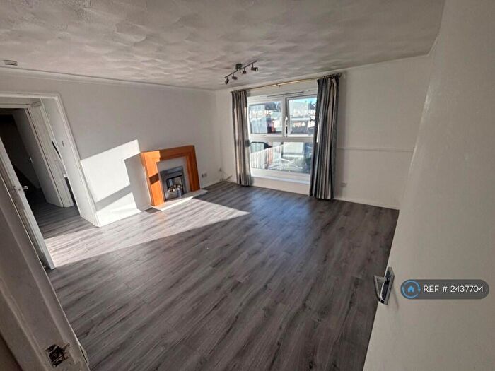 2 Bedroom Flat To Rent In Long Riding, Basildon, SS14