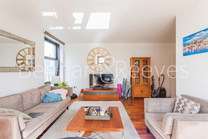 2 Bedroom Flat To Rent In South Quay Square, Canary Wharf, E14