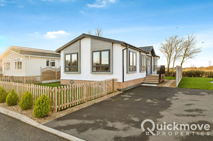 2 Bedroom Park Home For Sale In Kettering, Northamptonshire, NN14