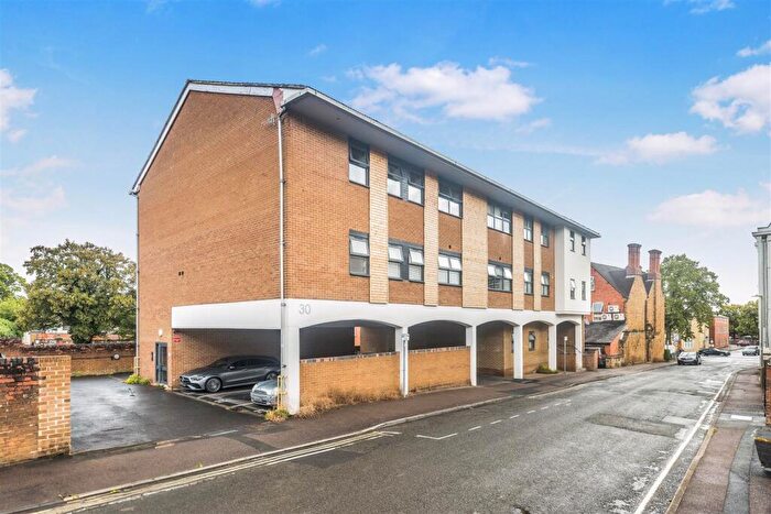 2 Bedroom Apartment For Sale In Crouch Street, Banbury, OX16