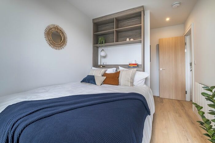 2 Bedroom Flat To Rent In Beverley Way, London, SW20