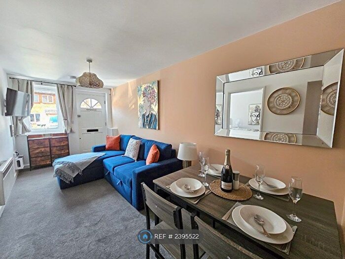 1 Bedroom Flat To Rent In Hewlett Court, Cheltenham, GL52