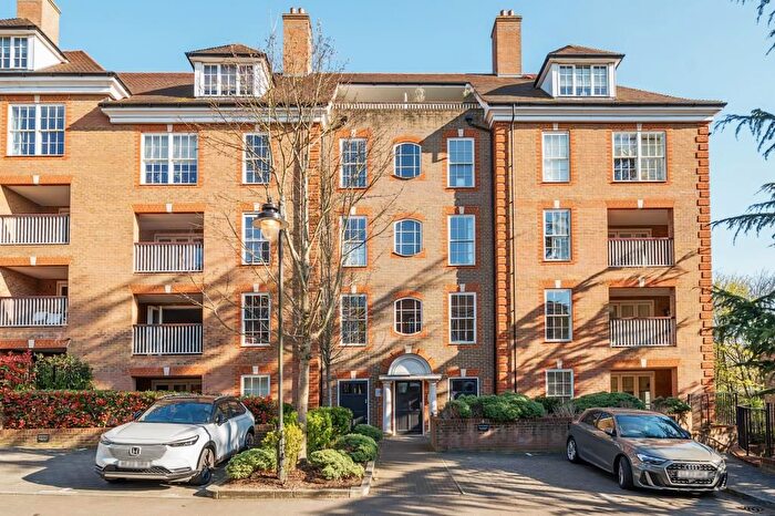 2 Bedroom Flat To Rent In Ashridge Close, Finchley, N3