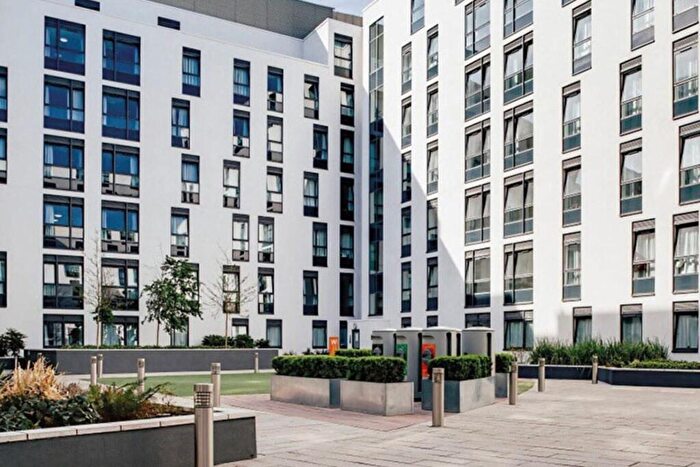 Apartment To Rent In Lakeside Way, Wembley, HA9