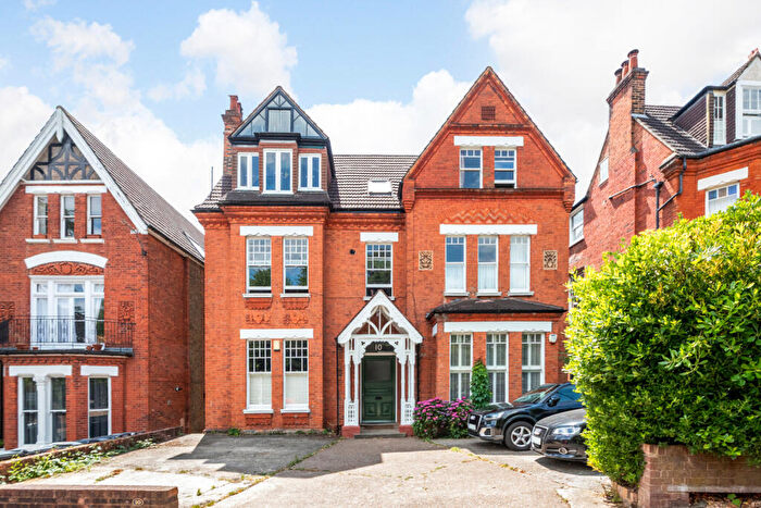 2 Bedroom Apartment For Sale In Mowbray Road, London, SE19