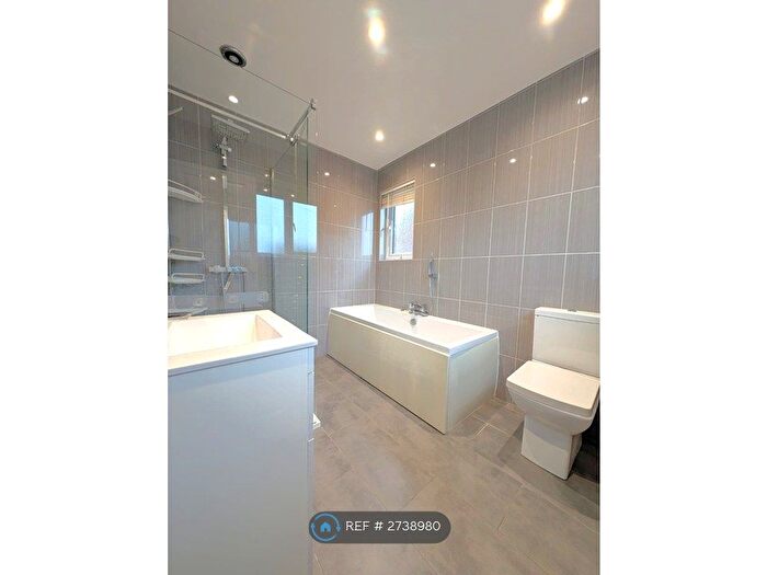 3 Bedroom Semi-Detached House To Rent In Middletune Avenue, Sittingbourne, ME10