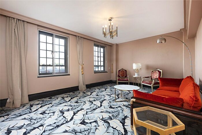 2 Bedroom Flat For Sale In Swan Court, Chelsea Manor Street, London, SW3