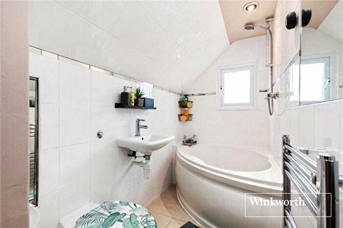 2 Bedroom Apartment To Rent In Finchley Park, North Finchley, London, N12