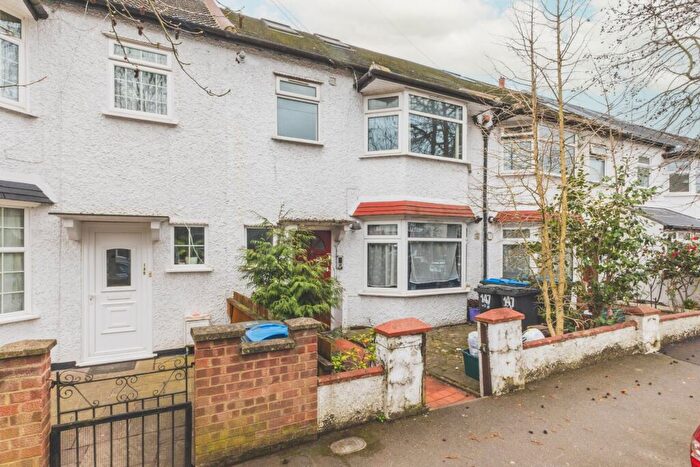 1 Bedroom Maisonette For Sale In Gorringe Park Avenue, Mitcham, CR4