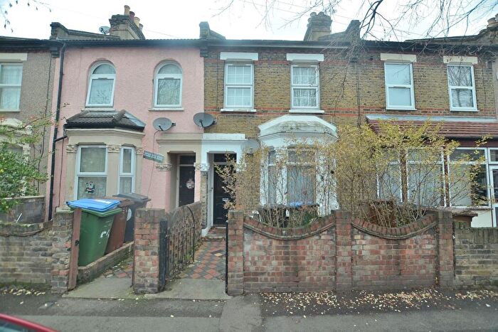 1 Bedroom Apartment To Rent In Trumpington Road, Forest Gate, E7